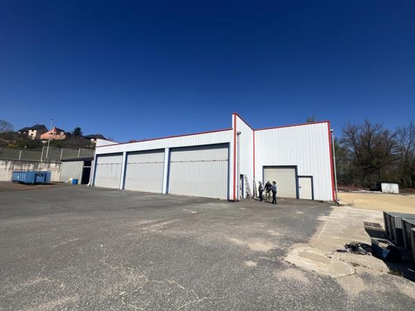 À LOUER – ensemble de dépôts accolés de 557 m² au total – Accès poids lourds – Rond-point de la Gineste, Rodez