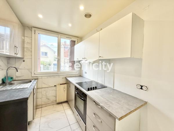Appartement
         2 pièces
        - 40 m² 170 000 € *