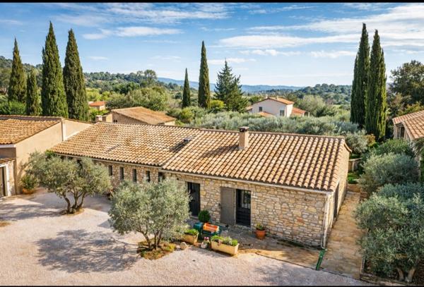 Saint-Rémy-de-Provence (13210) Superbe propriété en pierre avec dépendances et piscine
