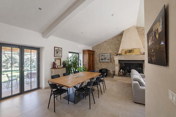 Saint-Rémy-de-Provence (13210) Superbe propriété en pierre avec dépendances et piscine