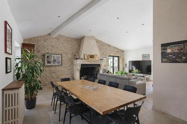 Saint-Rémy-de-Provence (13210) Superbe propriété en pierre avec dépendances et piscine