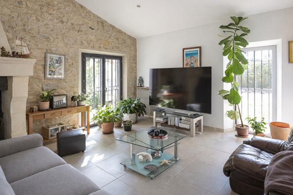 Saint-Rémy-de-Provence (13210) Superbe propriété en pierre avec dépendances et piscine