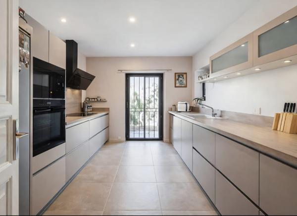 Saint-Rémy-de-Provence (13210) Superbe propriété en pierre avec dépendances et piscine