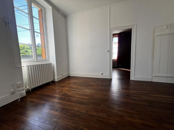 Maison à vendre 114 030 € Saint-Amand-Montrond 5 p 114 m² DPE E