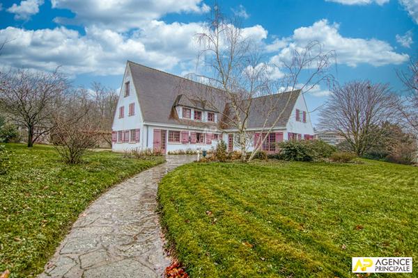 Le Chesnay centre ville - Maison 14 pièces 395.90 m² habitables sur parcelle de 2250 m² €1 720 000 ** - Référence 26624