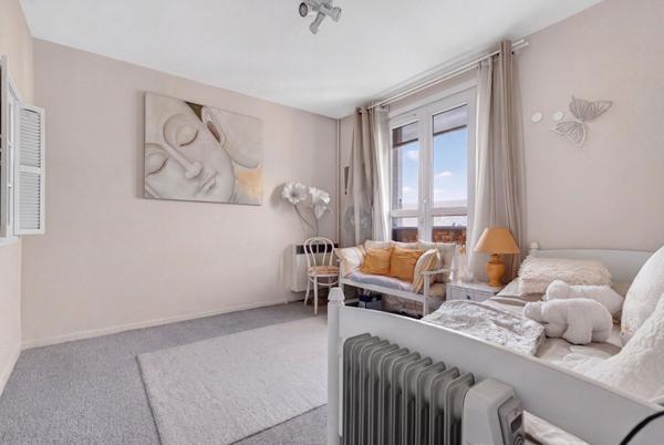 Appartement Asnières Sur Seine 4 pièces de 90 m2 avec cave et parking