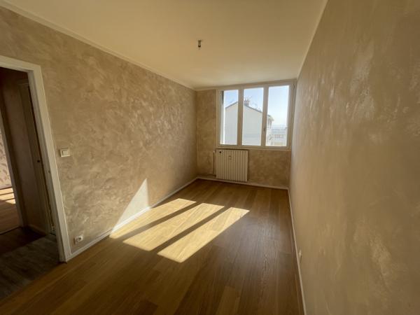Appartement
                                                                                                                                                                                                                                                                                                                        5 pièce(s)                                                                                                                                                                                                          4 chambre(s)                                                                                                                                                                                                          138  m²