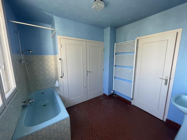 Appartement
                                                                                                                                                                                                                                                                                                                        5 pièce(s)                                                                                                                                                                                                          4 chambre(s)                                                                                                                                                                                                          138  m²