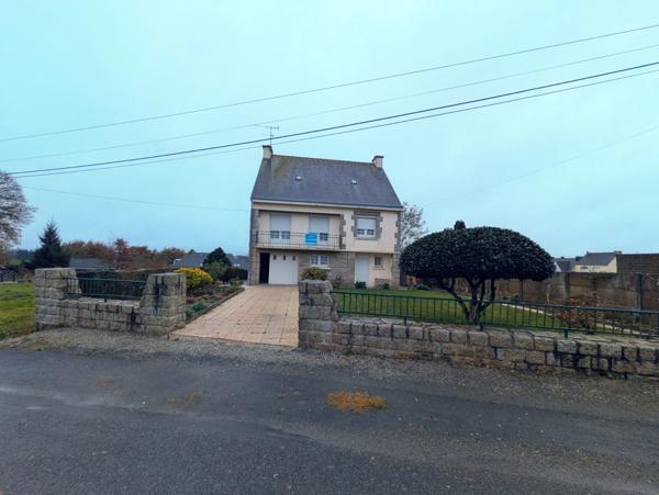 SÉGLIEN JOLIE MAISON EN REZ DE CHAUSSEE SURELEVE AVEC VIE DE PLAIN PIED DE 95 M² ENVIRON 4 PIÈCES PARCELLE DE 800M² ENVIRON