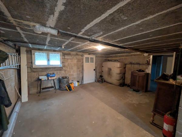 SÉGLIEN JOLIE MAISON EN REZ DE CHAUSSEE SURELEVE AVEC VIE DE PLAIN PIED DE 95 M² ENVIRON 4 PIÈCES PARCELLE DE 800M² ENVIRON