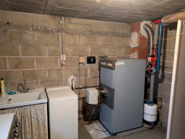 SÉGLIEN JOLIE MAISON EN REZ DE CHAUSSEE SURELEVE AVEC VIE DE PLAIN PIED DE 95 M² ENVIRON 4 PIÈCES PARCELLE DE 800M² ENVIRON