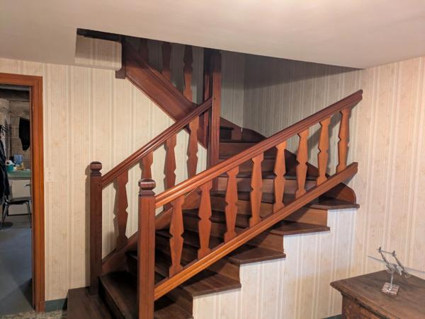 SÉGLIEN JOLIE MAISON EN REZ DE CHAUSSEE SURELEVE AVEC VIE DE PLAIN PIED DE 95 M² ENVIRON 4 PIÈCES PARCELLE DE 800M² ENVIRON