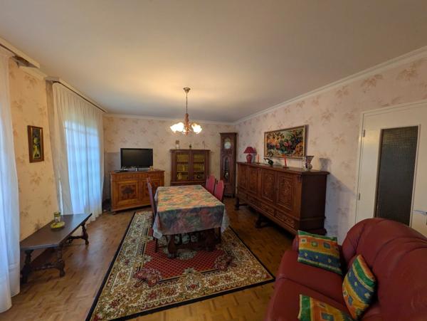 SÉGLIEN JOLIE MAISON EN REZ DE CHAUSSEE SURELEVE AVEC VIE DE PLAIN PIED DE 95 M² ENVIRON 4 PIÈCES PARCELLE DE 800M² ENVIRON