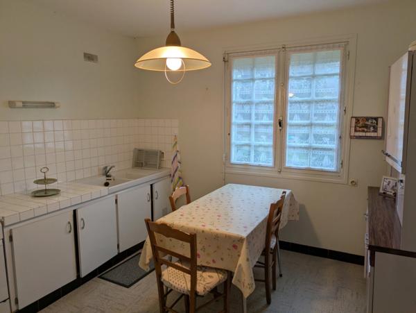 SÉGLIEN JOLIE MAISON EN REZ DE CHAUSSEE SURELEVE AVEC VIE DE PLAIN PIED DE 95 M² ENVIRON 4 PIÈCES PARCELLE DE 800M² ENVIRON