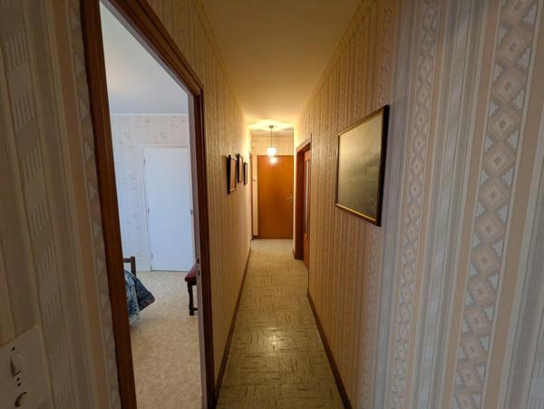 SÉGLIEN JOLIE MAISON EN REZ DE CHAUSSEE SURELEVE AVEC VIE DE PLAIN PIED DE 95 M² ENVIRON 4 PIÈCES PARCELLE DE 800M² ENVIRON