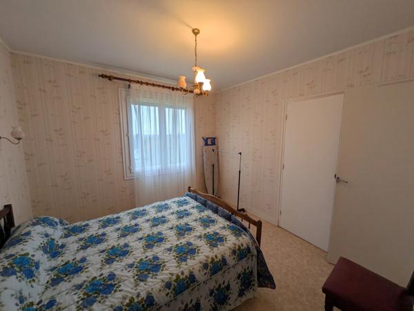 SÉGLIEN JOLIE MAISON EN REZ DE CHAUSSEE SURELEVE AVEC VIE DE PLAIN PIED DE 95 M² ENVIRON 4 PIÈCES PARCELLE DE 800M² ENVIRON