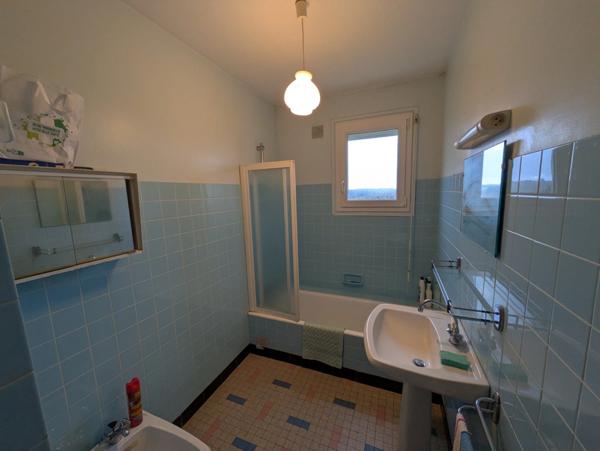 SÉGLIEN JOLIE MAISON EN REZ DE CHAUSSEE SURELEVE AVEC VIE DE PLAIN PIED DE 95 M² ENVIRON 4 PIÈCES PARCELLE DE 800M² ENVIRON