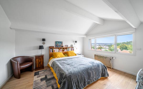 Maison à vendre    7 pièces • 190 m2 Chaville