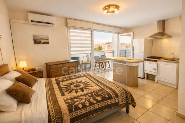Sélection Privée Capifrance : studio rare au dernier étage avec terrasse et garage fermé.