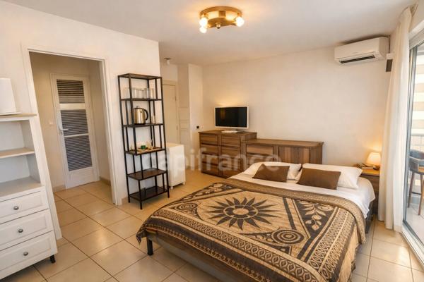 Sélection Privée Capifrance : studio rare au dernier étage avec terrasse et garage fermé.