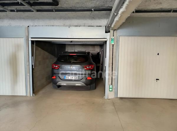 Sélection Privée Capifrance : studio rare au dernier étage avec terrasse et garage fermé.
