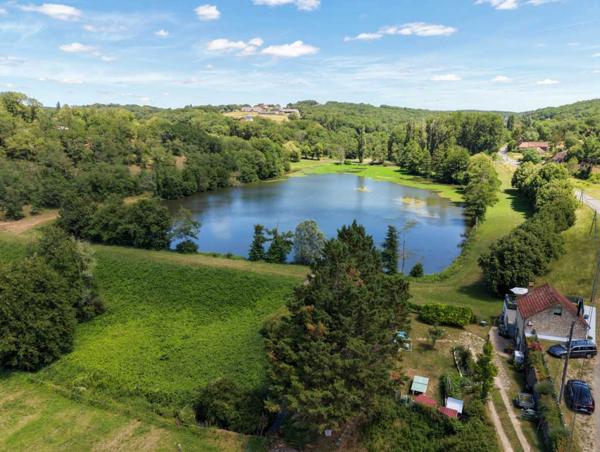 Maison ancienne - Gourdon Exclusivité Secteur Gourdon - Agréable Maison bien entretenue sur 1795 m2 avec terrasse et vue sur lac