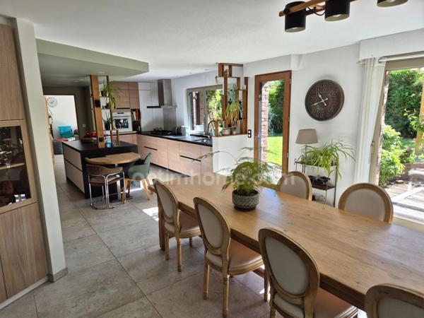 Maison individuelle 5 chambres offrant 182m2 hab sur parcelle de 860m2