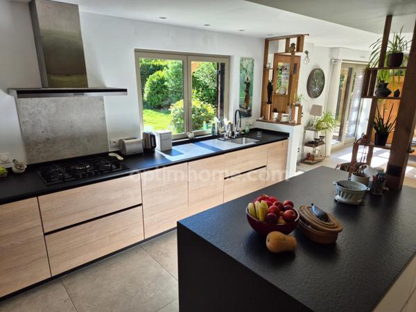 Maison individuelle 5 chambres offrant 182m2 hab sur parcelle de 860m2