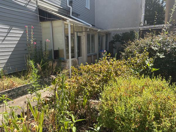 A VENDRE NANTES/CENTRE VILLE APPARTEMENT 2 CHAMBRES AVEC SON JARDIN PRIVATIF