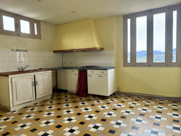 Aubenas (07200) Belle Bâtisse des Années 50 / Immeuble de Rapport