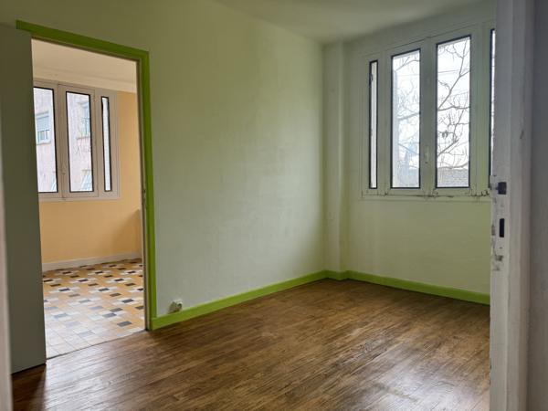 Aubenas (07200) Belle Bâtisse des Années 50 / Immeuble de Rapport