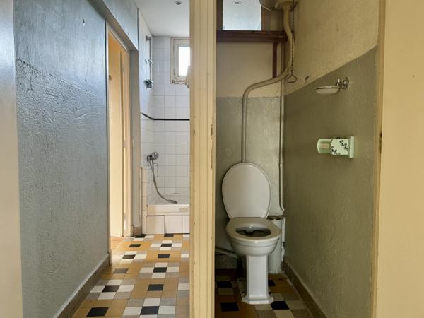 Aubenas (07200) Belle Bâtisse des Années 50 / Immeuble de Rapport