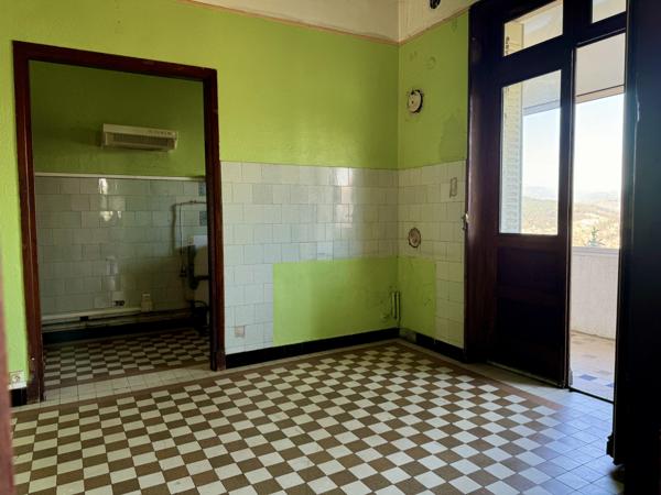 Aubenas (07200) Belle Bâtisse des Années 50 / Immeuble de Rapport