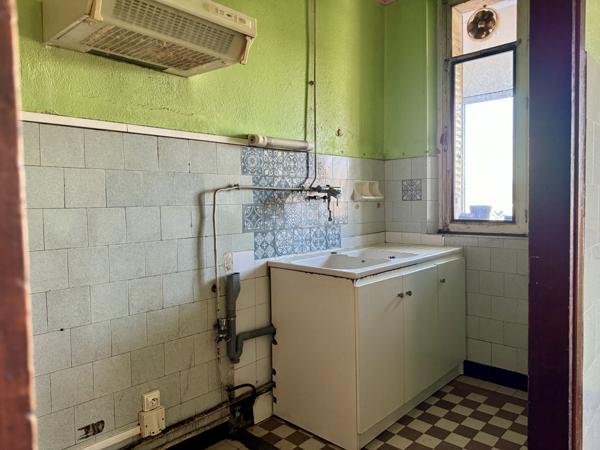 Aubenas (07200) Belle Bâtisse des Années 50 / Immeuble de Rapport