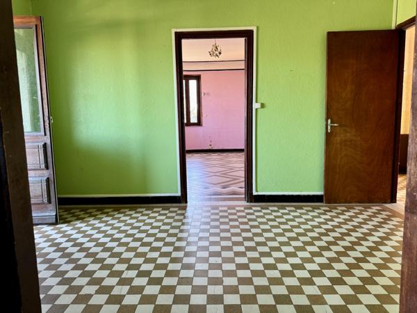 Aubenas (07200) Belle Bâtisse des Années 50 / Immeuble de Rapport