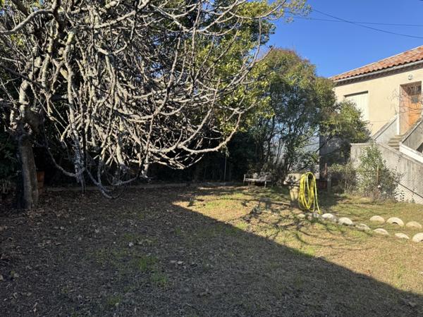 Aubenas (07200) Belle Bâtisse des Années 50 / Immeuble de Rapport