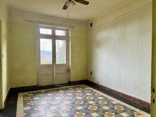 Aubenas (07200) Belle Bâtisse des Années 50 / Immeuble de Rapport