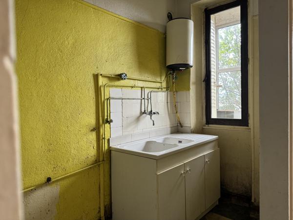 Aubenas (07200) Belle Bâtisse des Années 50 / Immeuble de Rapport