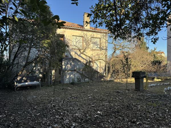 Aubenas (07200) Belle Bâtisse des Années 50 / Immeuble de Rapport