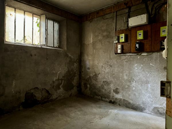 Aubenas (07200) Belle Bâtisse des Années 50 / Immeuble de Rapport