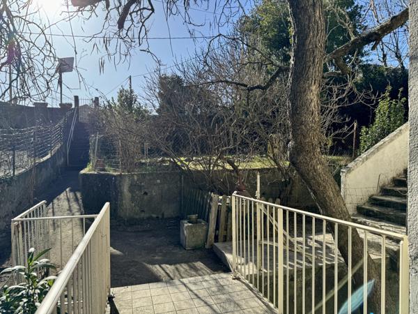 Aubenas (07200) Belle Bâtisse des Années 50 / Immeuble de Rapport