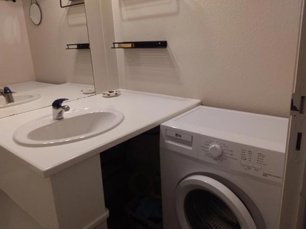 Studio 24 m² avec balcon, cellier, et casier à ski.