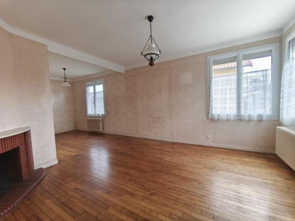 maison située dans le centre de Combourg