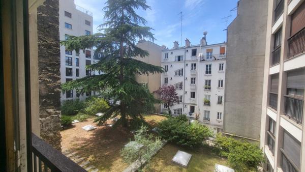 Appartement familial traversant avec balcon.