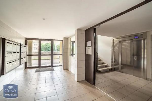 Appartement à louer 1 pièce 27.6m² Chambéry (73000)