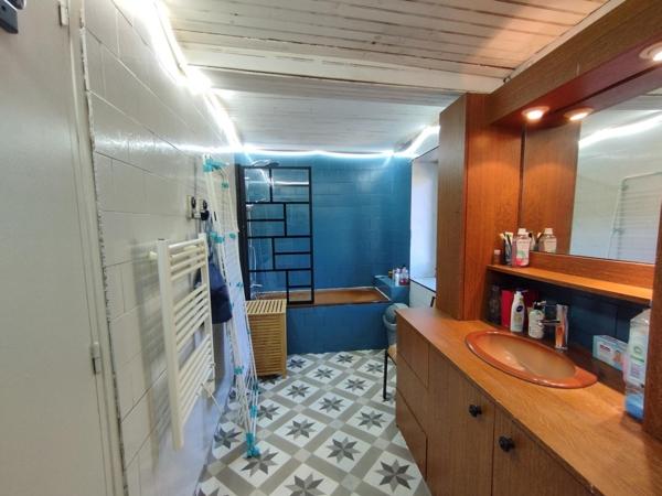 Maison de ville en pierre 7 pièces – 122 m² habitables – Cessieu