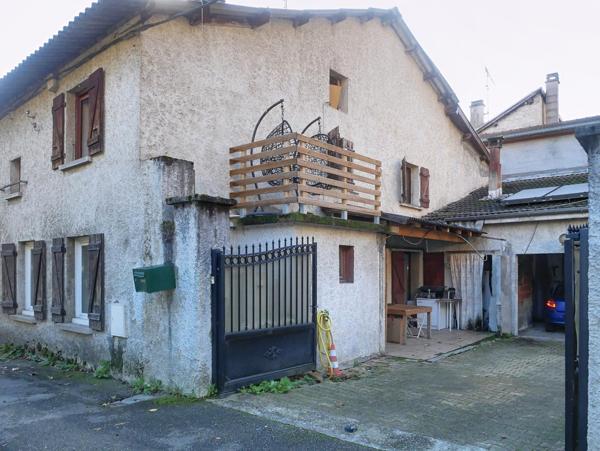 Maison de ville en pierre 7 pièces – 122 m² habitables – Cessieu