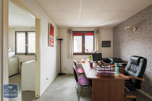 Local professionnel à vendre 124m²