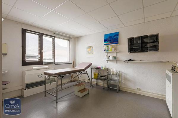 Local professionnel à vendre 124m²