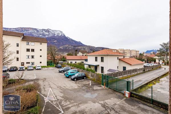 Local professionnel à vendre 124m²